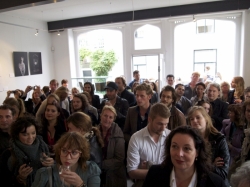 Gezellig druk bij Galerie Pouloeuff