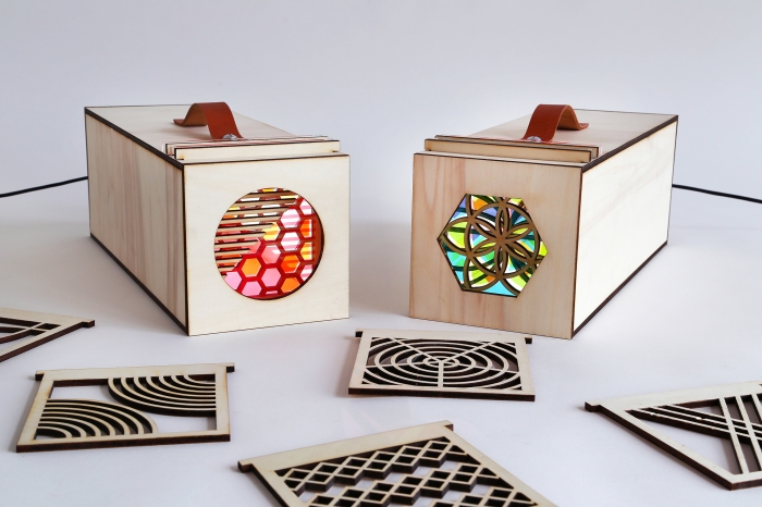 Beambox - Materiaal: Polulier, plexiglas, leer, projectie