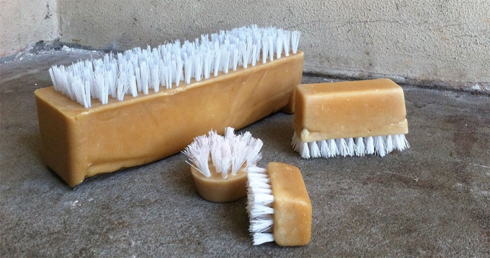 Fiona du Mesnildot: Zeepborstels