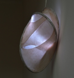 Materiaal: Textiel, ijzer, led, was