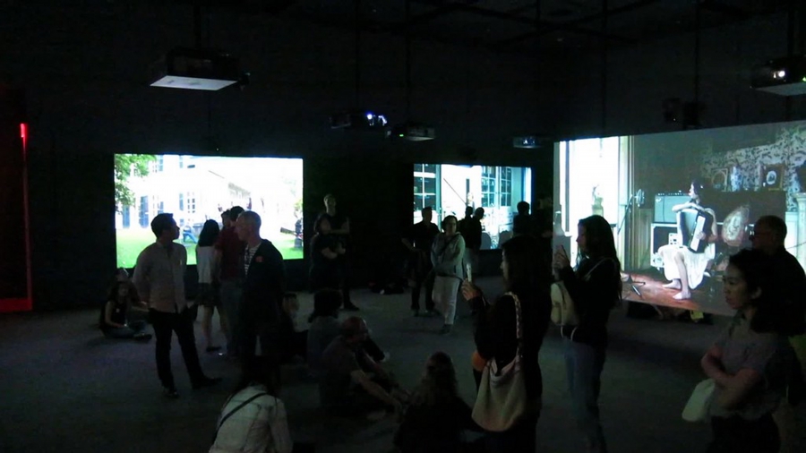 Impressie van de expositieruimte in het Guggenheim in Bilbao