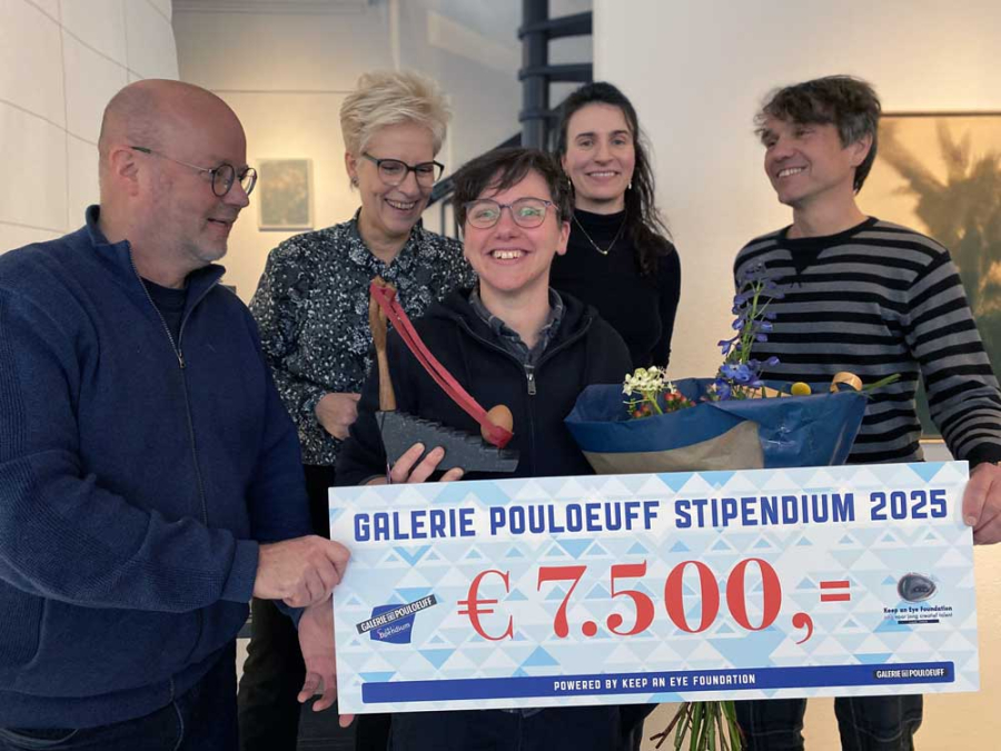 V.l.n.r. Jurylid Rob Voerman, galeriehoudster Ine van de Horn, Maaike Kramer, jurylid Amy Stenvert en jurylid Radek Váňa.
