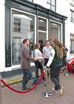 De feestelijke opening! En ja, binnen was het warmer...